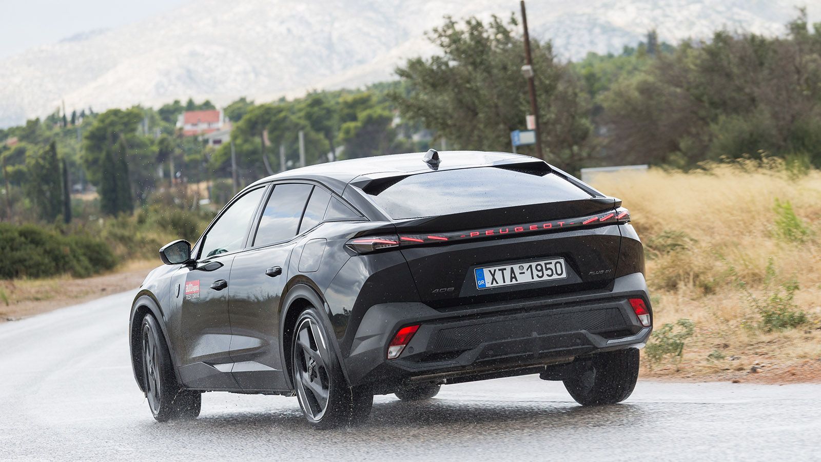 Peugeot 408. Τι βαθμό παίρνει σε κατανάλωση, χώρους, επιδόσεις, εγγυήσεις.